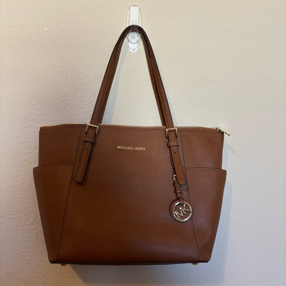 Michael Kors Jet Set Tote Bag Light Brown Gold Hardware